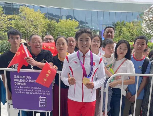 这则歇业通知火了!“我女儿参加亚运会比赛,关门1天半” 这则歇业通知火了!“我女儿参加亚运会比赛,关门1天半”