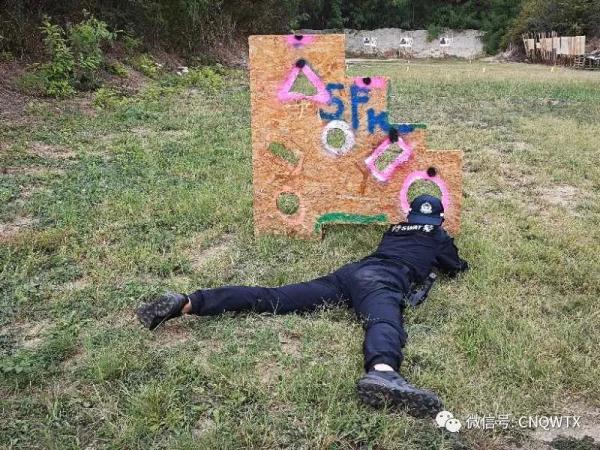 中国警察，手枪团体赛冠军！
