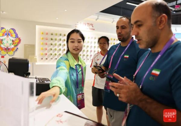 微光汇聚，成就亚运之光