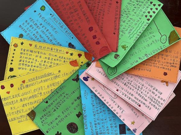 家乡的月饼、一封封手写信件……大家的心意边防官兵收到了！