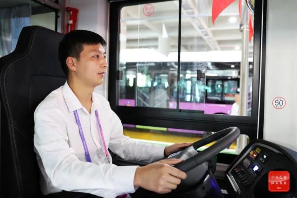 微光汇聚，成就亚运之光