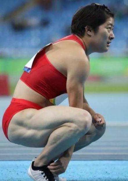 看！这是中国女飞人的腿！