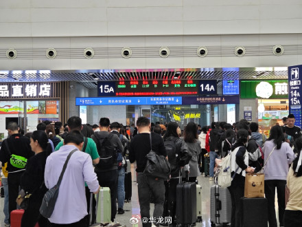 重庆火车站迎返程客流高峰 提醒旅客遗失物品速找服务台 重庆火车站迎返程客流高峰 提醒旅客遗失物品速找服务台