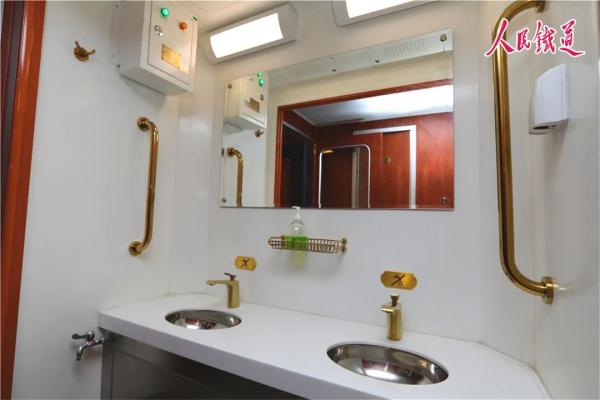 坐火车游新疆!车上还有独立卫浴 坐火车游新疆!车上还有独立卫浴