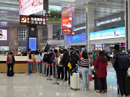 重庆火车站迎返程客流高峰 提醒旅客遗失物品速找服务台 重庆火车站迎返程客流高峰 提醒旅客遗失物品速找服务台
