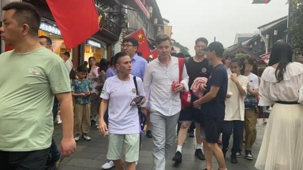 “你们的爱永远留在我心中！”离杭前，丘索维金娜表白中国粉丝