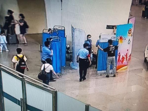 “我的妻子快生了！”深夜火车站上演爱心接力