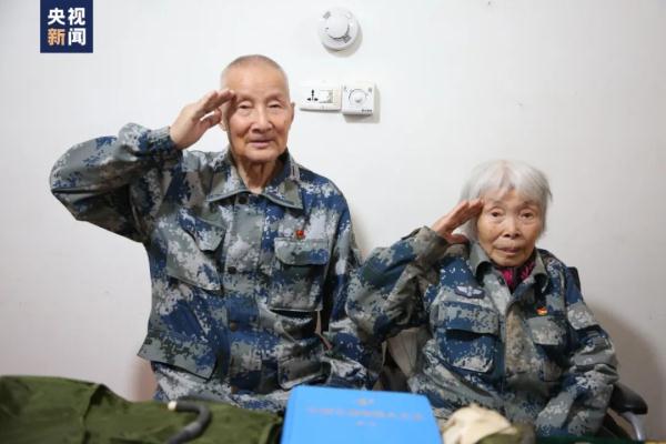 穿着一双15元的鞋，她捐了1000万