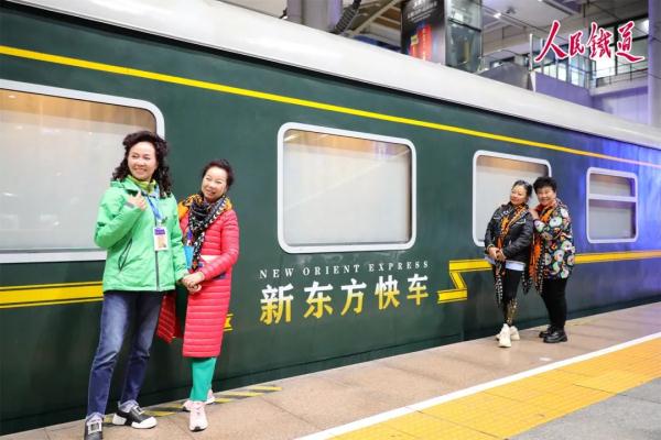 坐火车游新疆!车上还有独立卫浴 坐火车游新疆!车上还有独立卫浴