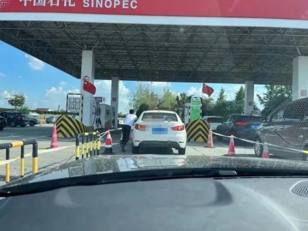 “返程聪明人”冲上热搜！网友：“1小时开了10公里”