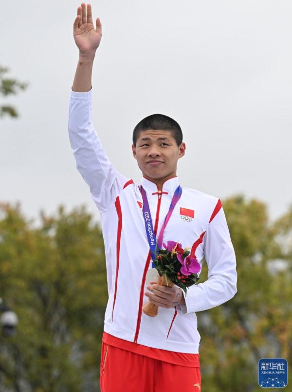 杭州亚运会丨中国选手包揽马拉松游泳男子10公里冠亚军