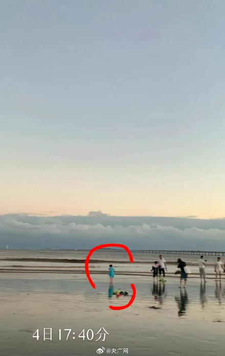 海滩走失女童父亲深夜发布多张照片 海滩走失女童父亲深夜发布多张照片