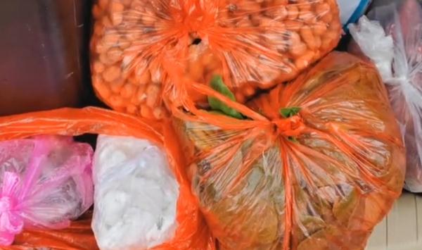 装不下，根本装不下！返程后备箱“塞了个菜市场”