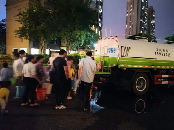 桂林自来水公司通报临桂区出现“黄水”现象：派送水车上门送水