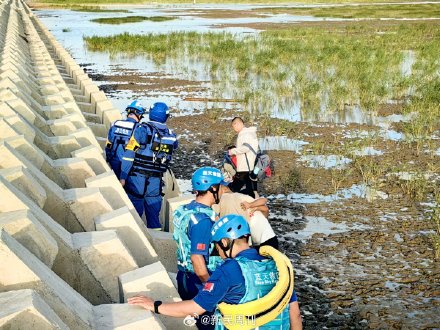 上海蓝天救援队加入4岁女童海滩搜救行动，目前仍未发现女童踪迹
