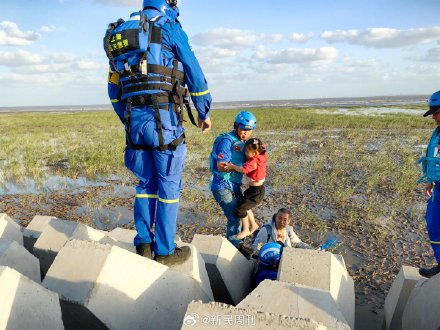 上海蓝天救援队加入4岁女童海滩搜救行动，目前仍未发现女童踪迹