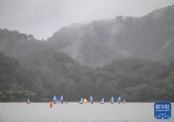 杭州亚运会丨中国选手包揽马拉松游泳男子10公里冠亚军