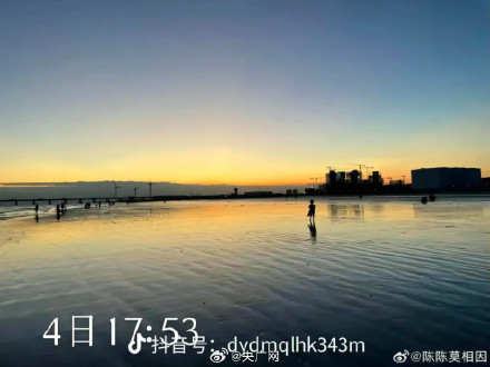 海滩走失女童父亲深夜发布多张照片 海滩走失女童父亲深夜发布多张照片