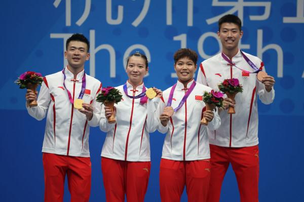 杭州亚运会｜郑思维/黄雅琼夺得羽毛球混双冠军