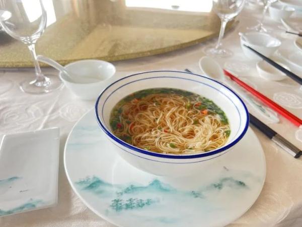 亚运会带火杭帮菜！杭州8万家餐饮店假期营收32亿元