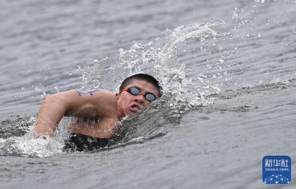 杭州亚运会丨中国选手包揽马拉松游泳男子10公里冠亚军