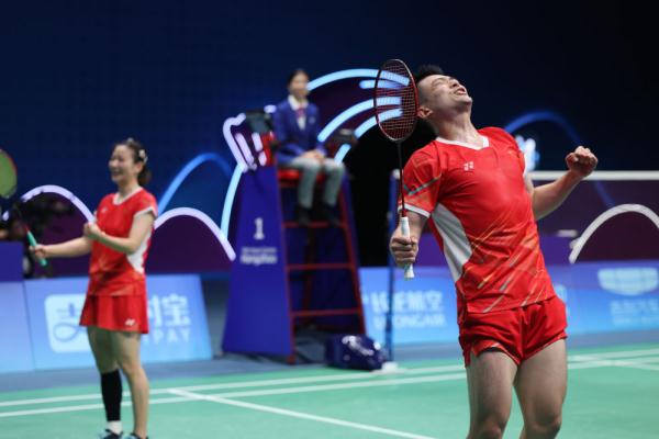 杭州亚运会｜郑思维/黄雅琼夺得羽毛球混双冠军