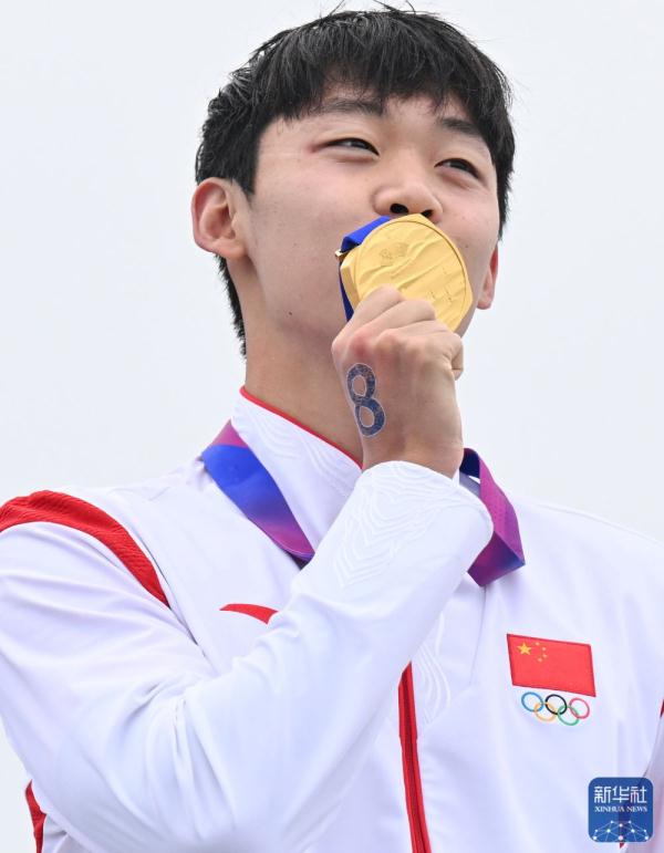 杭州亚运会丨中国选手包揽马拉松游泳男子10公里冠亚军