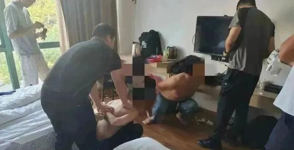 “我是XXX，实名贴黄色小贴纸……”