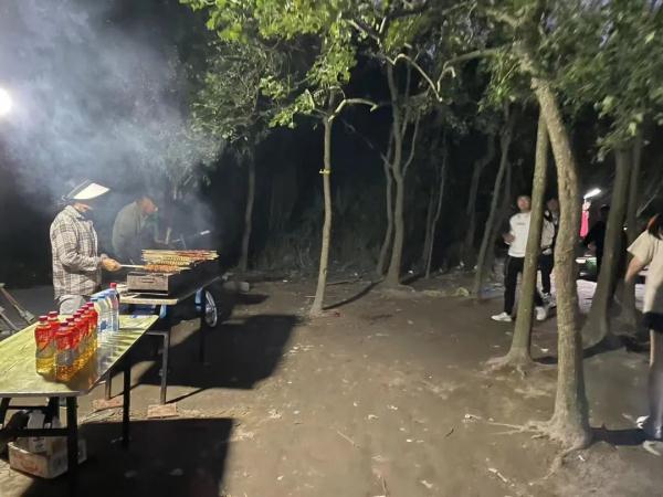 走失女童之前丢过?父亲是继父?警方辟谣!记者探访事发海滩→ 走失女童之前丢过?父亲是继父?警方辟谣!记者探访事发海滩→