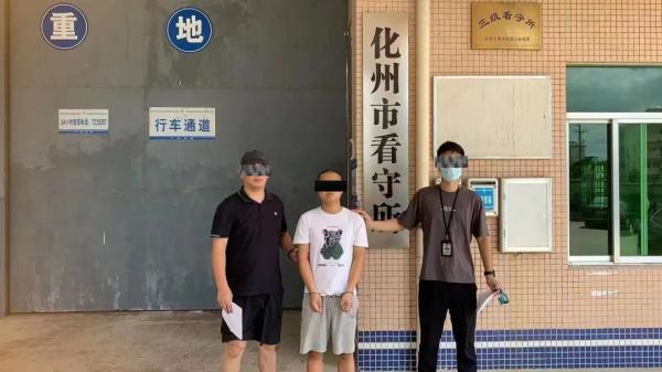 海南警方成功侦破新型成瘾性毒品案！查扣涉案电子烟214个，查获烟油636克→