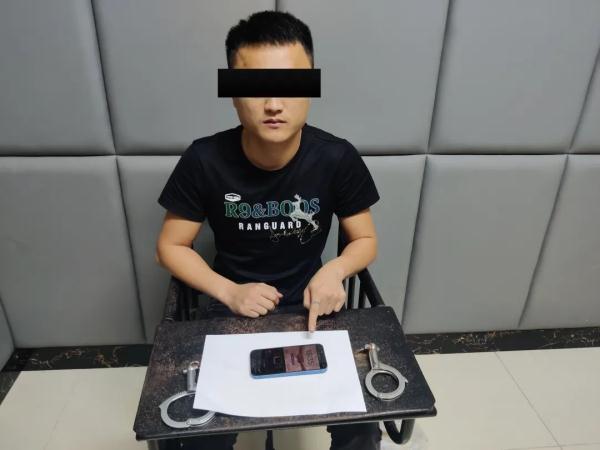 海南警方成功侦破新型成瘾性毒品案！查扣涉案电子烟214个，查获烟油636克→