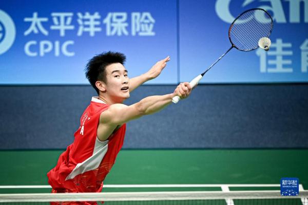 羽毛球男子单打中国选手李诗沣夺冠