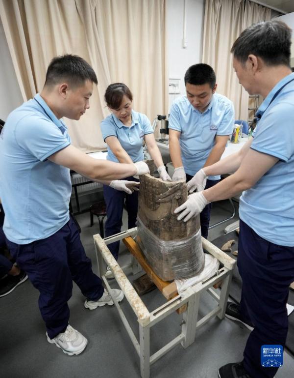 文明印记——中国珍贵文物影像志丨守护“中国色彩”——探秘秦始皇陵彩色兵马俑修复
