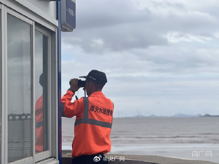 上海蓝天救援队队员称搜救从未停止