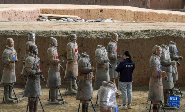 探秘秦始皇陵彩色兵马俑修复 探秘秦始皇陵彩色兵马俑修复