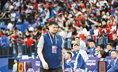 中国篮协主席姚明对近日热点问题进行回应：“有两种承担责任的办法，我都能接受”