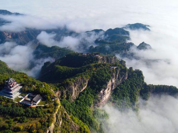 甘肃平凉：崆峒山雨后秋景如画