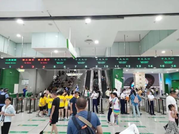 冲上热搜！专家建议：新增一个假期！