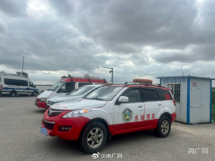 上海蓝天救援队队员称搜救从未停止