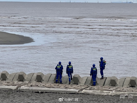 上海蓝天救援队队员称搜救从未停止
