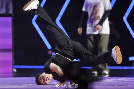 河南姑娘刘清漪夺女子霹雳舞亚运首金! 河南姑娘刘清漪夺女子霹雳舞亚运首金!