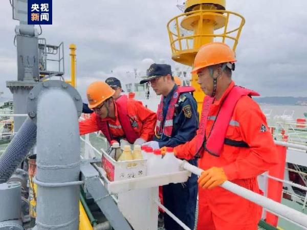 海事部门保障宁波舟山港顺利完成全国首单船用B24生物燃料锚地加注 海事部门保障宁波舟山港顺利完成全国首单船用B24生物燃料锚地加注