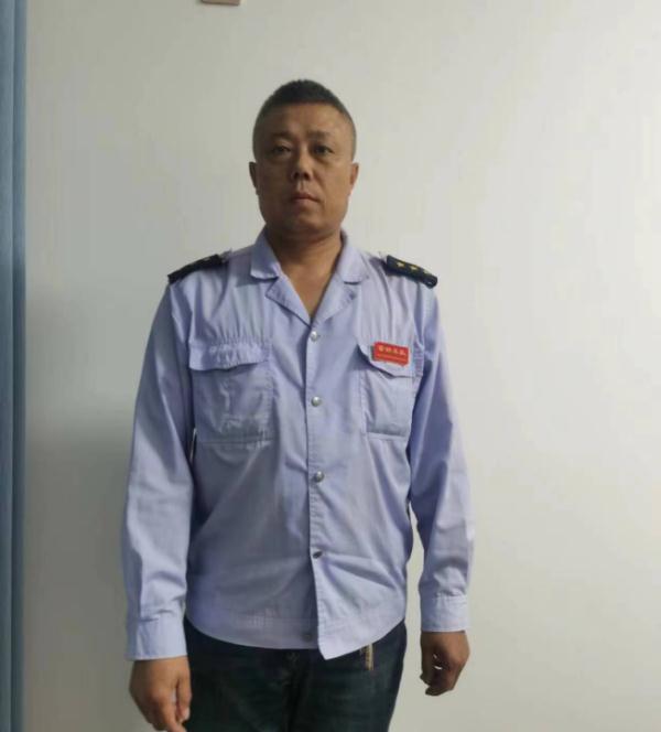 倪洪喜10月8日上午,在得知老人身体无恙可以出院后,张庆岭带领解雷