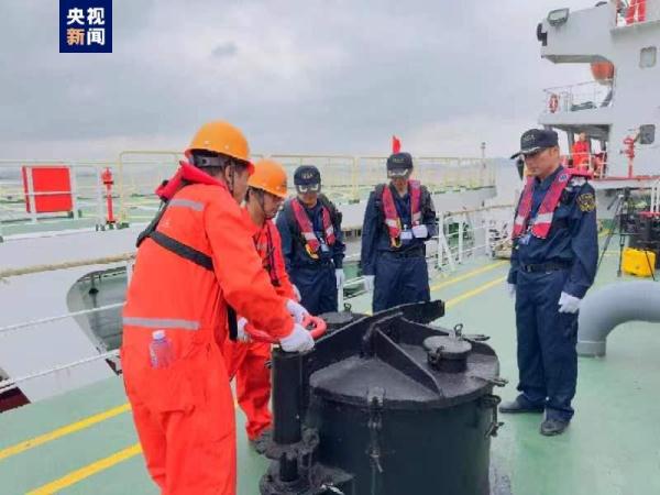 海事部门保障宁波舟山港顺利完成全国首单船用B24生物燃料锚地加注 海事部门保障宁波舟山港顺利完成全国首单船用B24生物燃料锚地加注