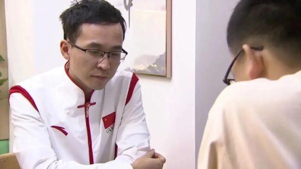 亚运冠军刚回到杭州上城区的家，就被人“拦下”挑战！