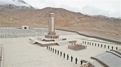 “把青春融进祖国的山河”——新疆军区某边防团官兵赴康西瓦烈士陵园祭奠英烈侧记