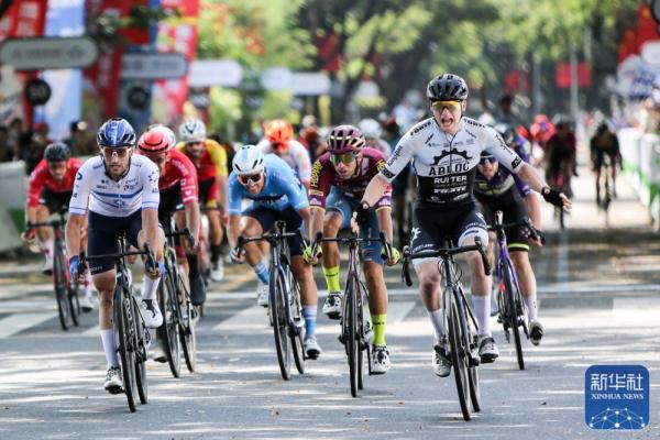 第十四届环海南岛国际公路自行车赛落幕