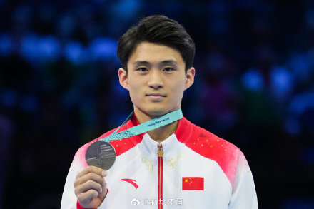体操世锦赛｜侍聪、苏炜德逆境夺牌 期待心态和技术一起成长