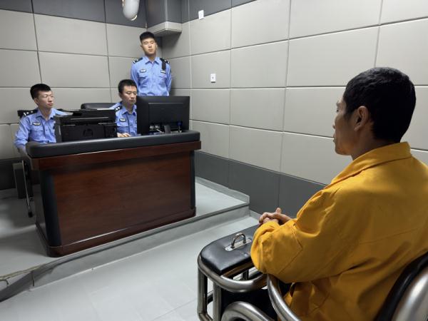 巡逻路上抓盗贼 细致深挖牵出14年前凶案