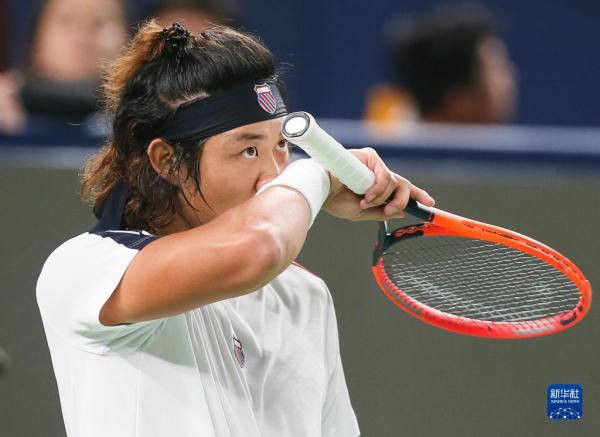 新华社记者 丁汀 摄当日,在2023年上海网球大师赛男子单打第四轮比赛